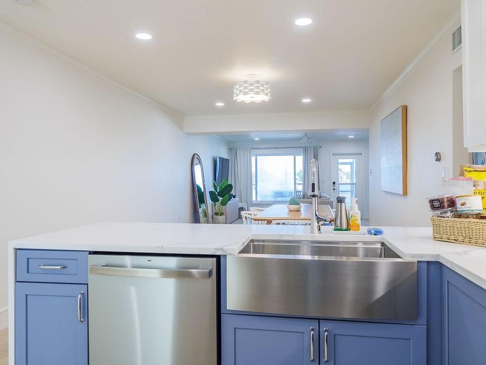 На продажу: $917,000 (2 спален, 2 ванн, 1375 Квадратных фут)