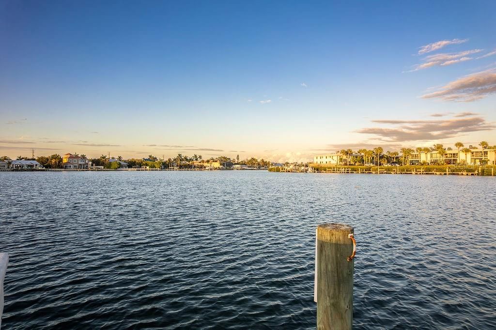 На продажу: $917,000 (2 спален, 2 ванн, 1375 Квадратных фут)