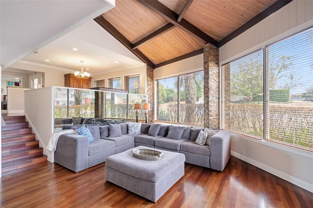 На продажу: $975,000 (4 спален, 2 ванн, 3237 Квадратных фут)