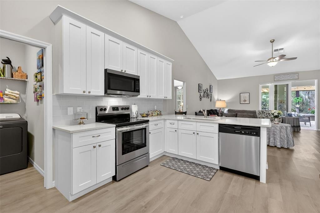 Activo con contrato: $399,000 (4 camas, 2 baños, 1749 Pies cuadrados)