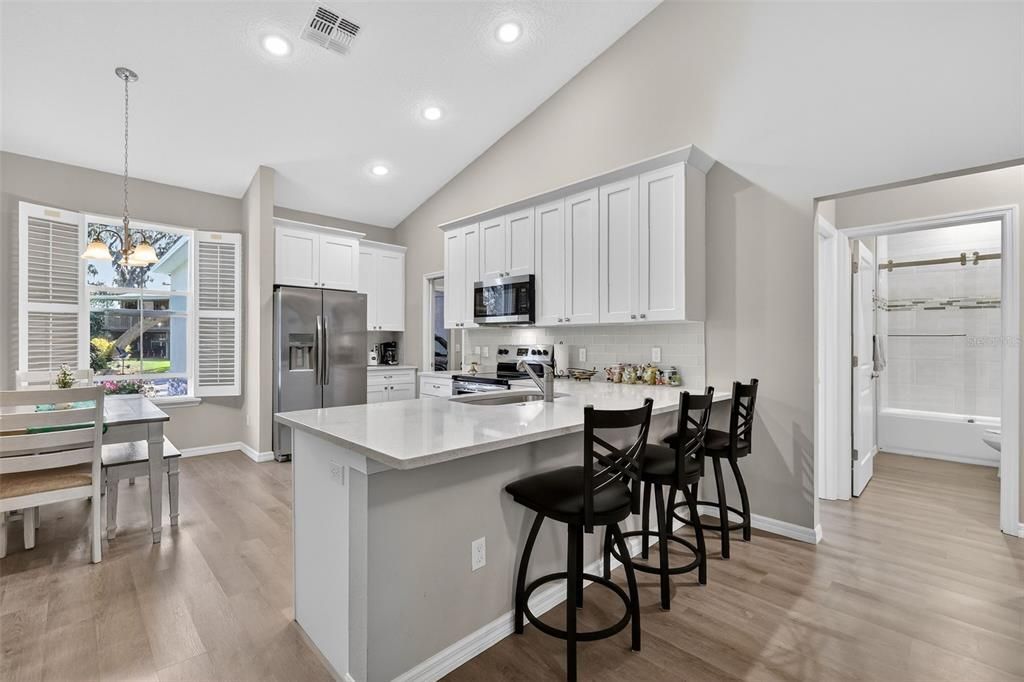 Activo con contrato: $399,000 (4 camas, 2 baños, 1749 Pies cuadrados)