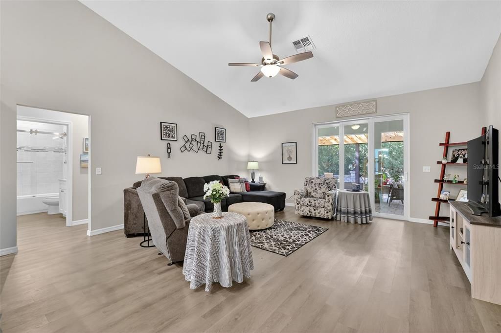 Activo con contrato: $399,000 (4 camas, 2 baños, 1749 Pies cuadrados)
