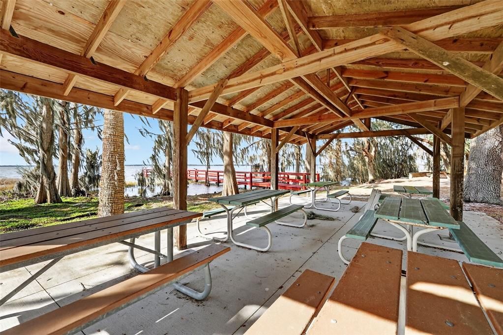 Activo con contrato: $399,000 (4 camas, 2 baños, 1749 Pies cuadrados)