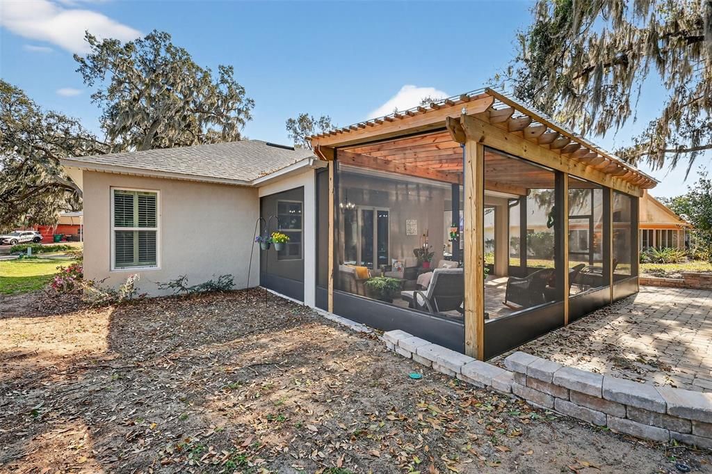 Activo con contrato: $399,000 (4 camas, 2 baños, 1749 Pies cuadrados)