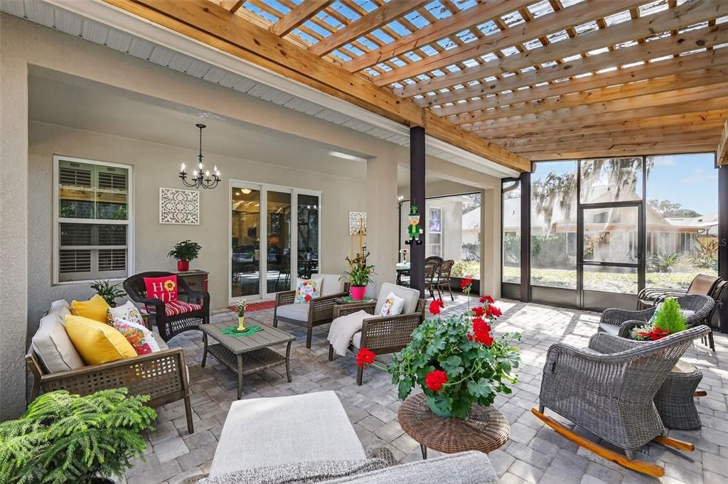 Activo con contrato: $399,000 (4 camas, 2 baños, 1749 Pies cuadrados)