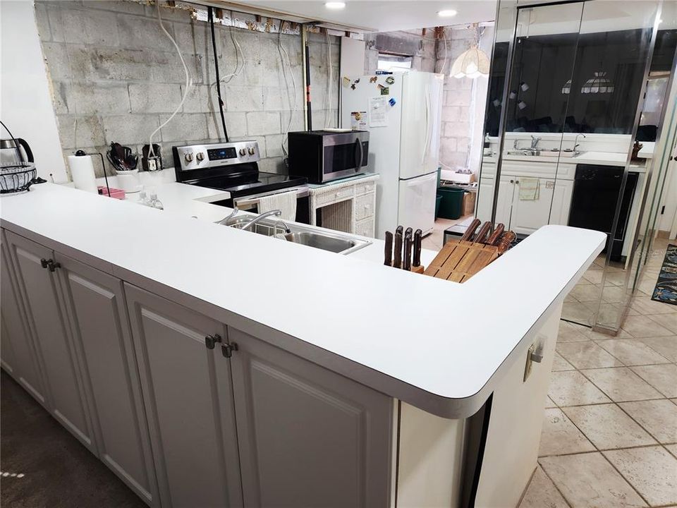 На продажу: $84,900 (2 спален, 2 ванн, 1092 Квадратных фут)