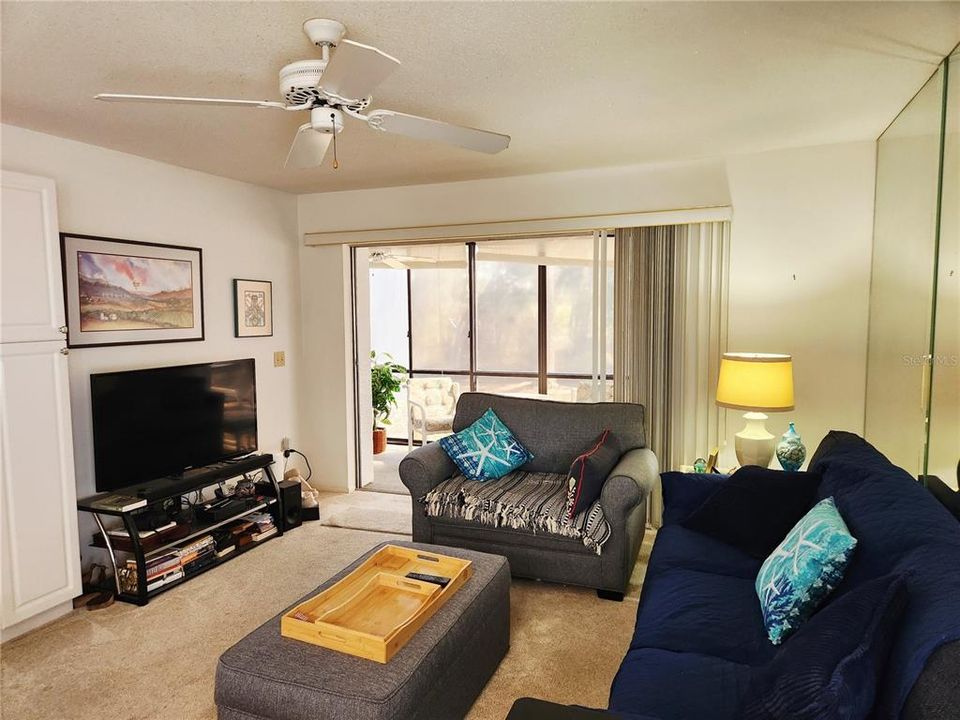 На продажу: $84,900 (2 спален, 2 ванн, 1092 Квадратных фут)