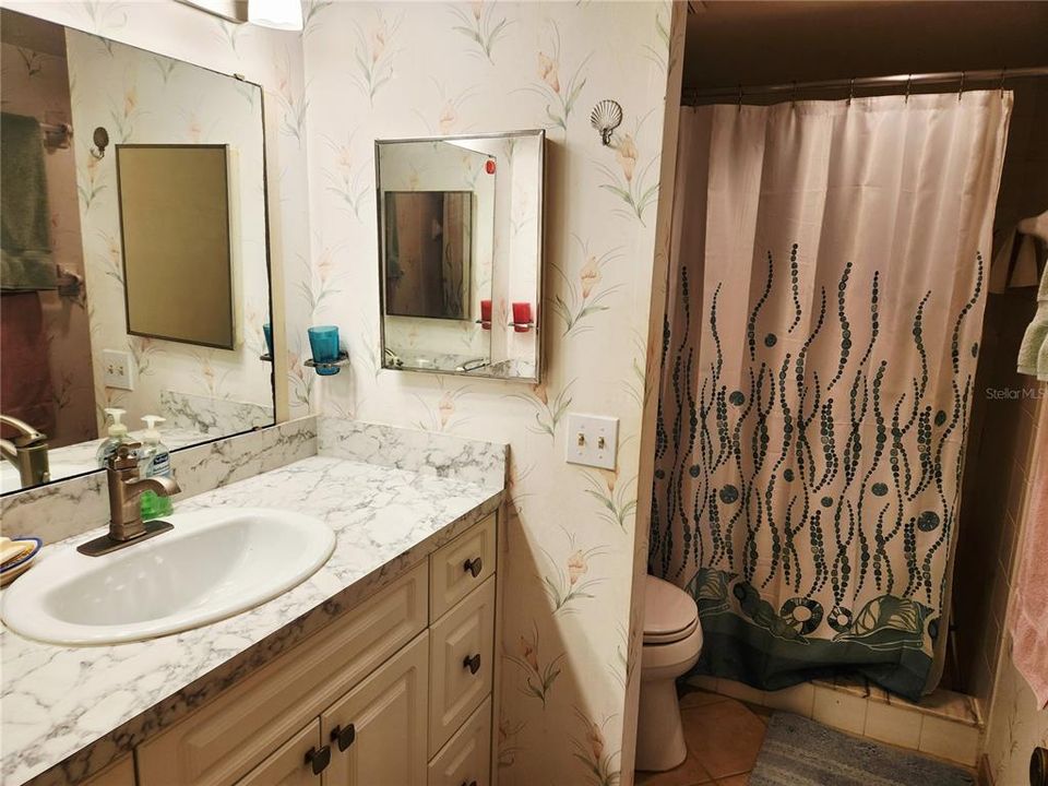 На продажу: $84,900 (2 спален, 2 ванн, 1092 Квадратных фут)