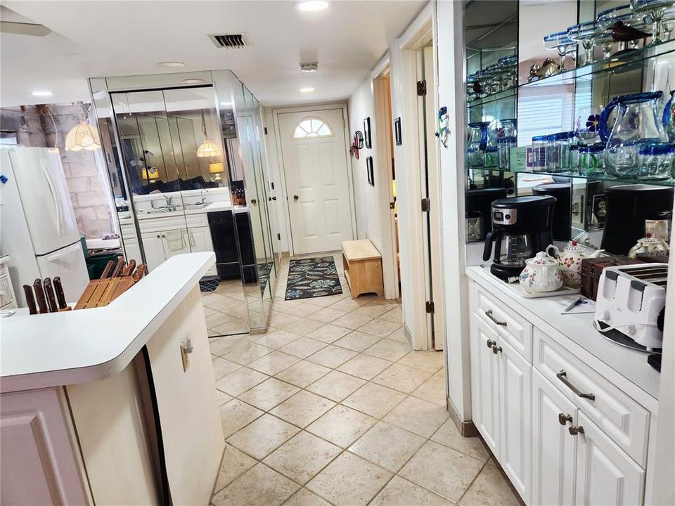 На продажу: $84,900 (2 спален, 2 ванн, 1092 Квадратных фут)