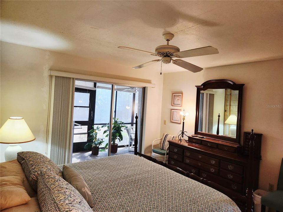 На продажу: $84,900 (2 спален, 2 ванн, 1092 Квадратных фут)