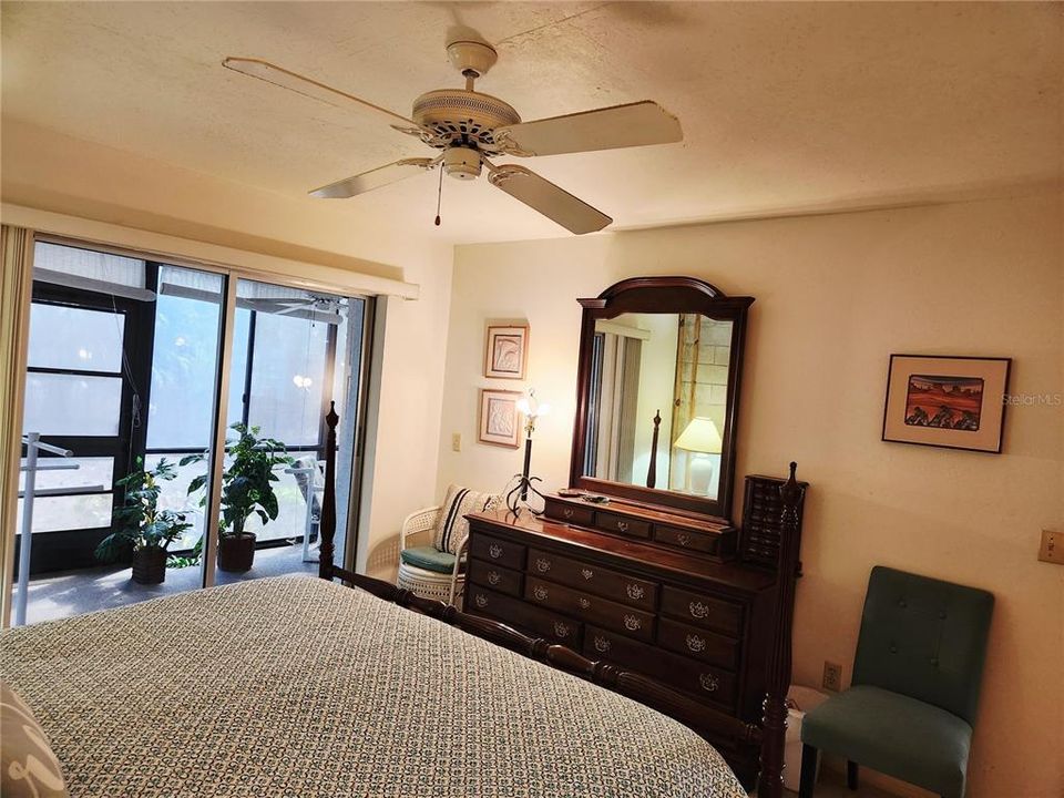 На продажу: $84,900 (2 спален, 2 ванн, 1092 Квадратных фут)