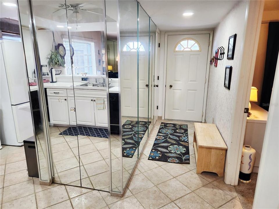 На продажу: $84,900 (2 спален, 2 ванн, 1092 Квадратных фут)