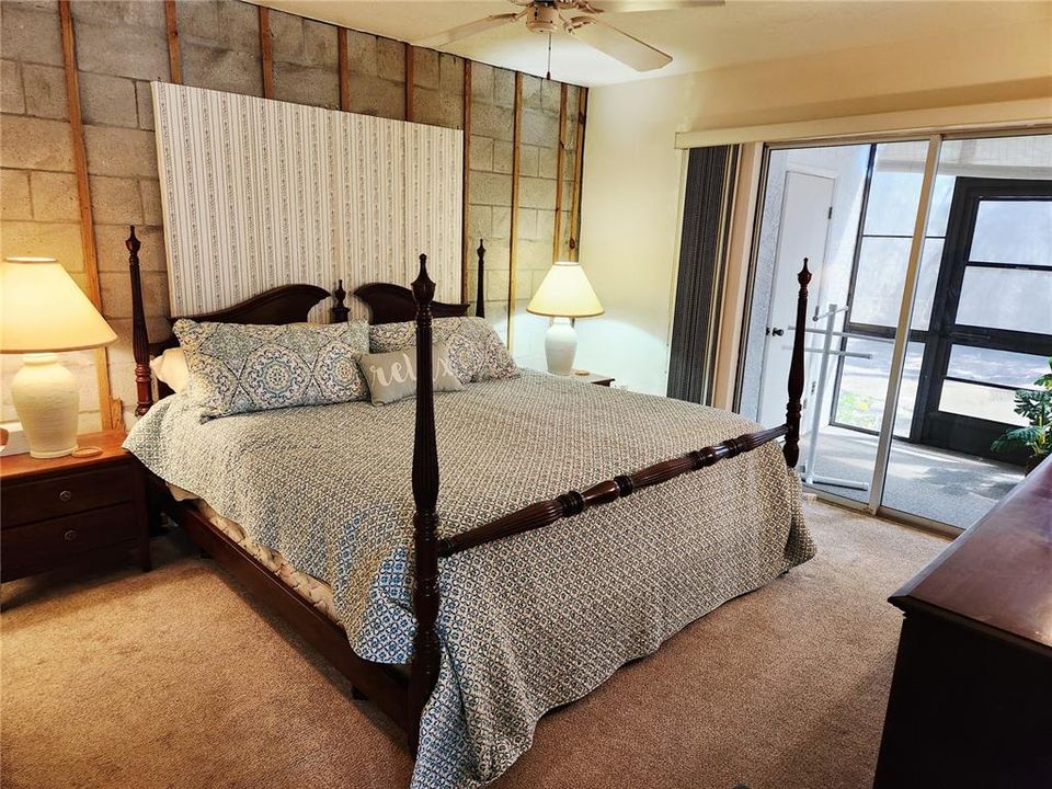 На продажу: $84,900 (2 спален, 2 ванн, 1092 Квадратных фут)