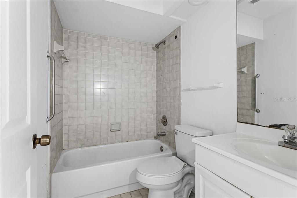 Под контрактом: $299,000 (4 спален, 3 ванн, 1886 Квадратных фут)