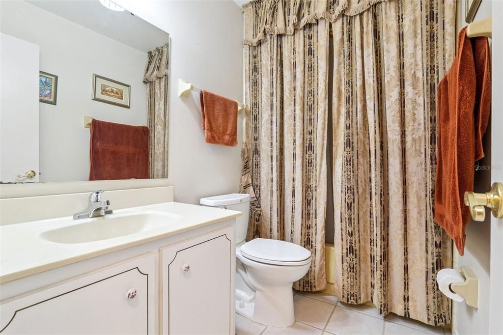 For Sale: $199,990 (2 beds, 2 baths, 1288 Square Feet)