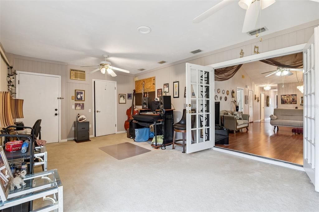 For Sale: $199,990 (2 beds, 2 baths, 1288 Square Feet)