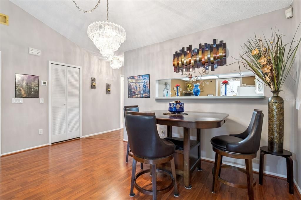 For Sale: $199,990 (2 beds, 2 baths, 1288 Square Feet)