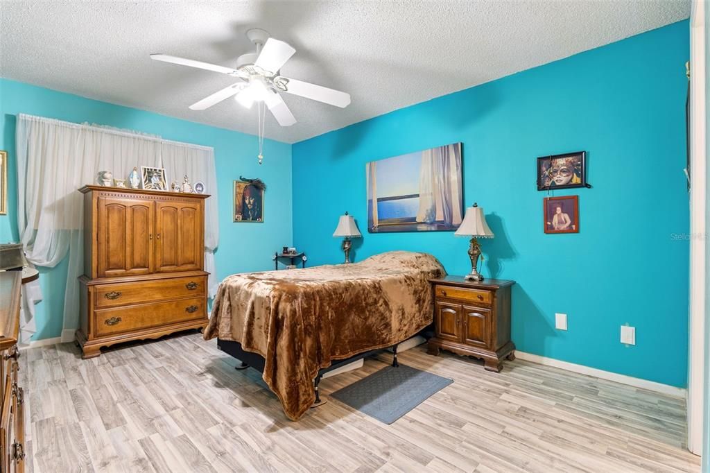 For Sale: $199,990 (2 beds, 2 baths, 1288 Square Feet)