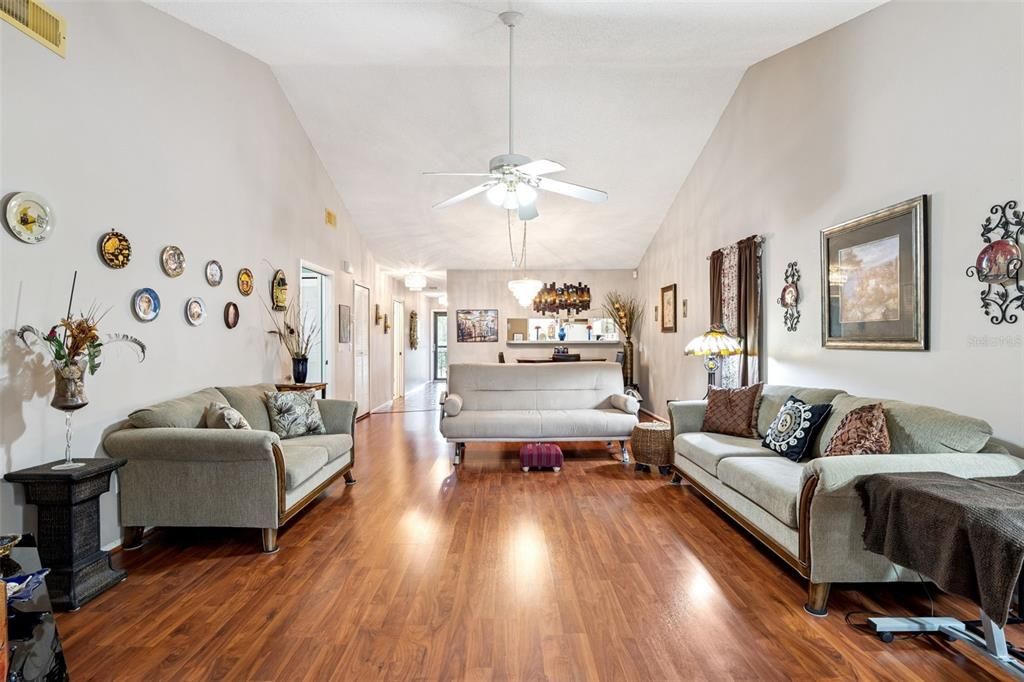 For Sale: $199,990 (2 beds, 2 baths, 1288 Square Feet)