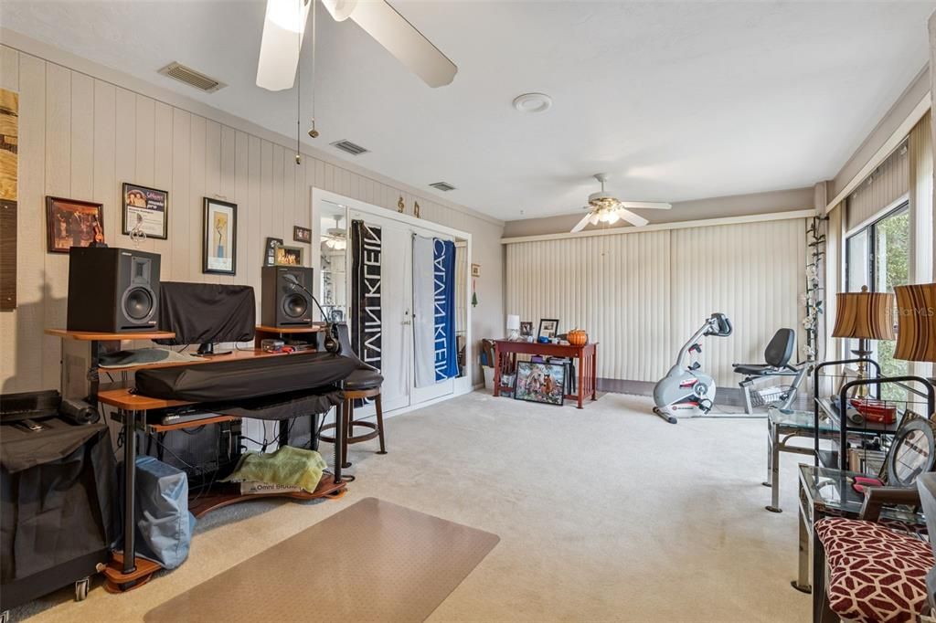 For Sale: $199,990 (2 beds, 2 baths, 1288 Square Feet)