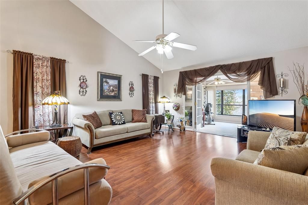 For Sale: $199,990 (2 beds, 2 baths, 1288 Square Feet)