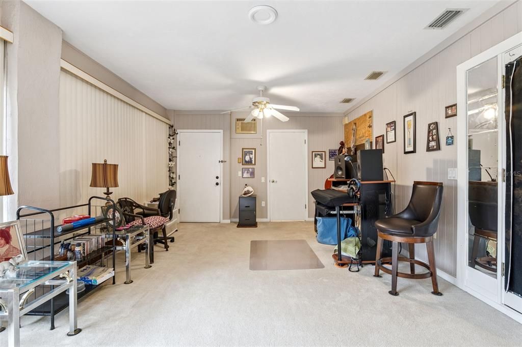 For Sale: $199,990 (2 beds, 2 baths, 1288 Square Feet)