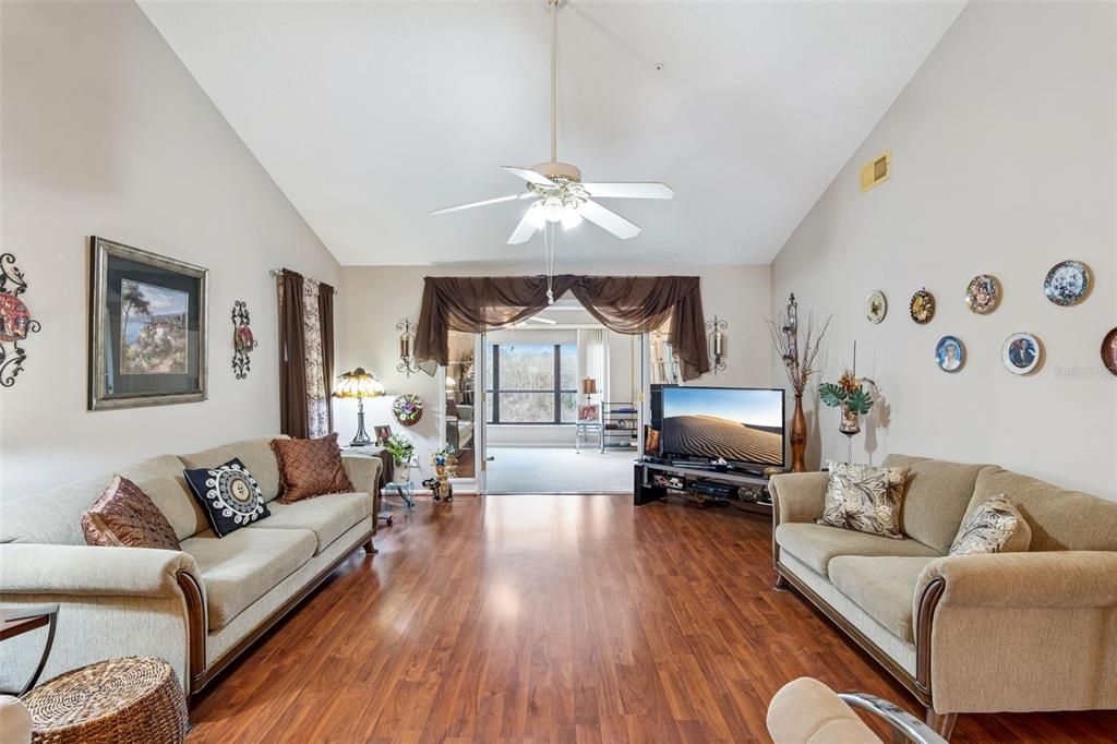 For Sale: $199,990 (2 beds, 2 baths, 1288 Square Feet)