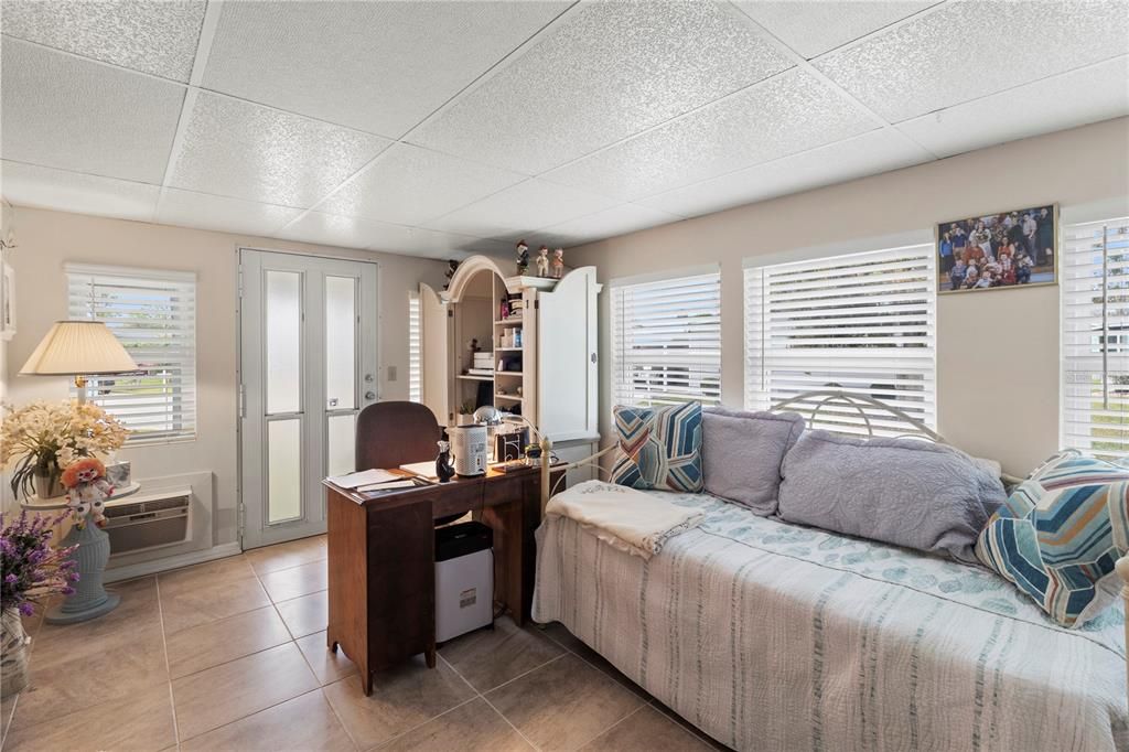 Activo con contrato: $219,000 (3 camas, 2 baños, 1930 Pies cuadrados)