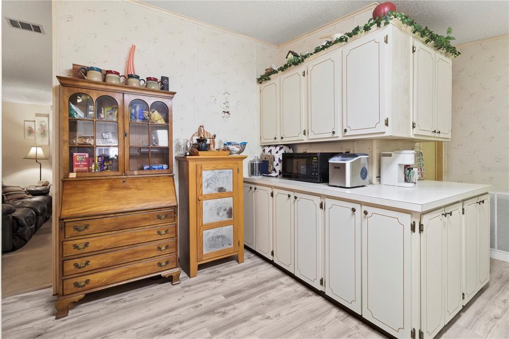 Activo con contrato: $219,000 (3 camas, 2 baños, 1930 Pies cuadrados)