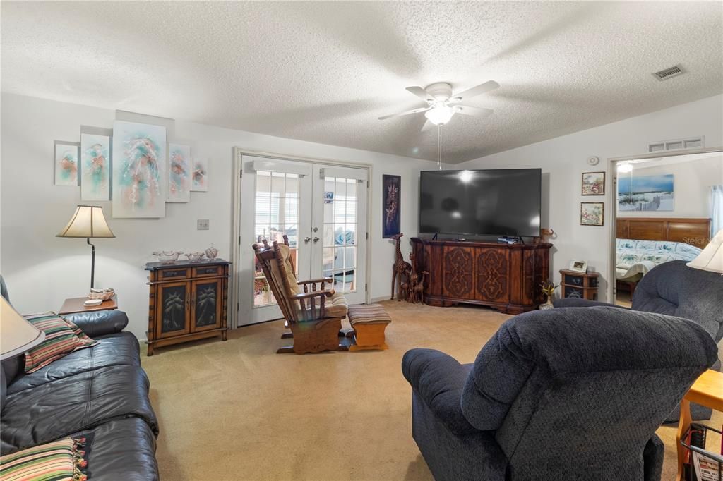 Activo con contrato: $219,000 (3 camas, 2 baños, 1930 Pies cuadrados)