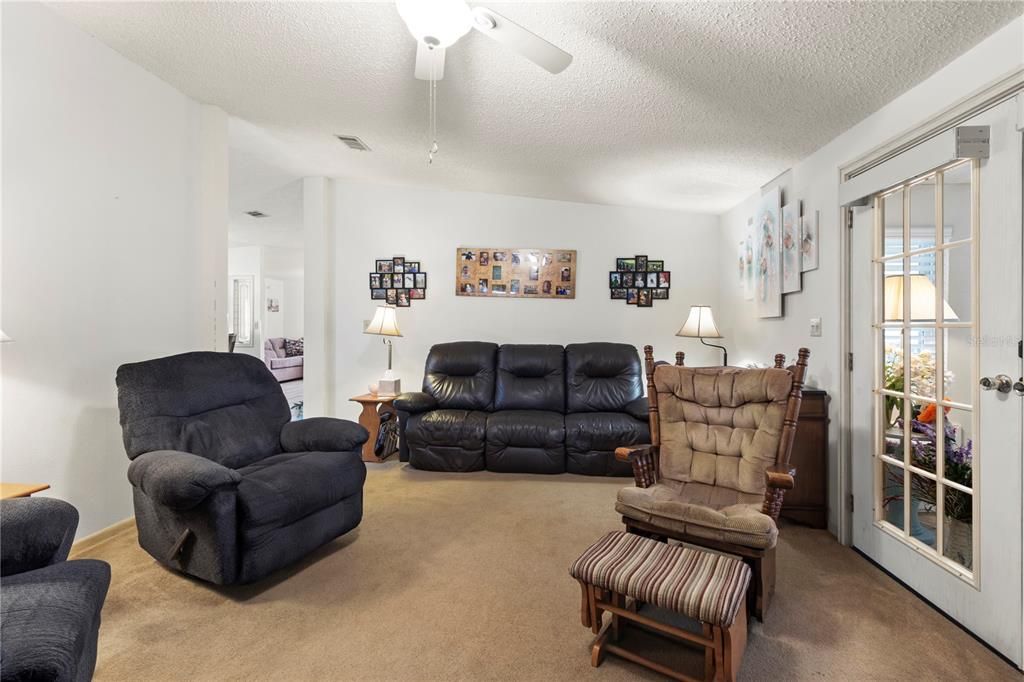 Activo con contrato: $219,000 (3 camas, 2 baños, 1930 Pies cuadrados)