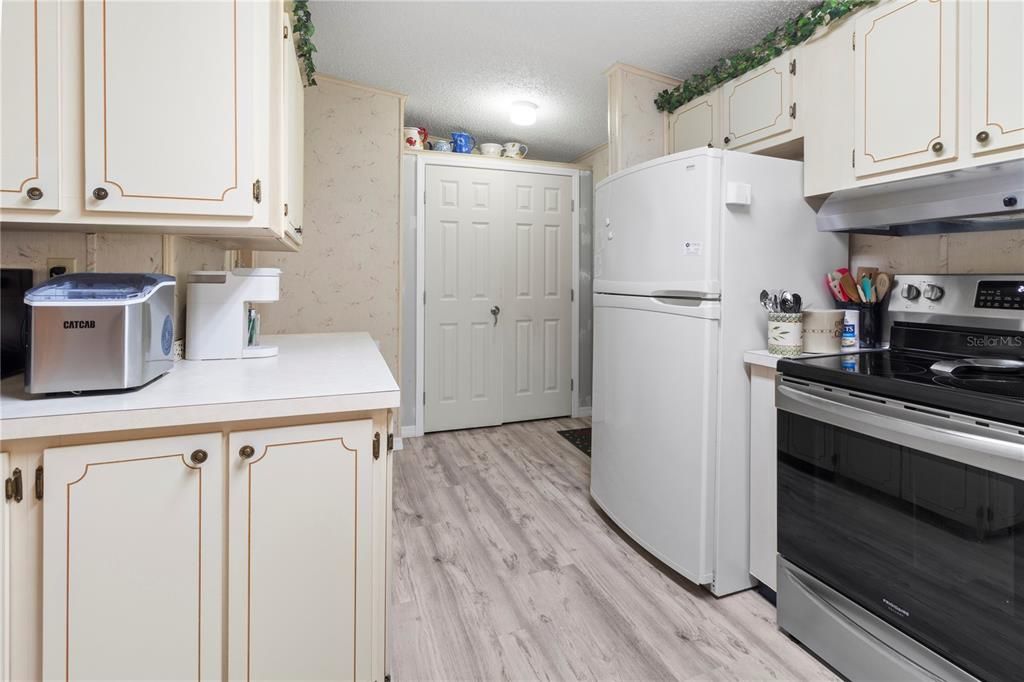 Activo con contrato: $219,000 (3 camas, 2 baños, 1930 Pies cuadrados)