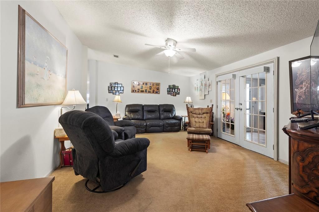 Activo con contrato: $219,000 (3 camas, 2 baños, 1930 Pies cuadrados)