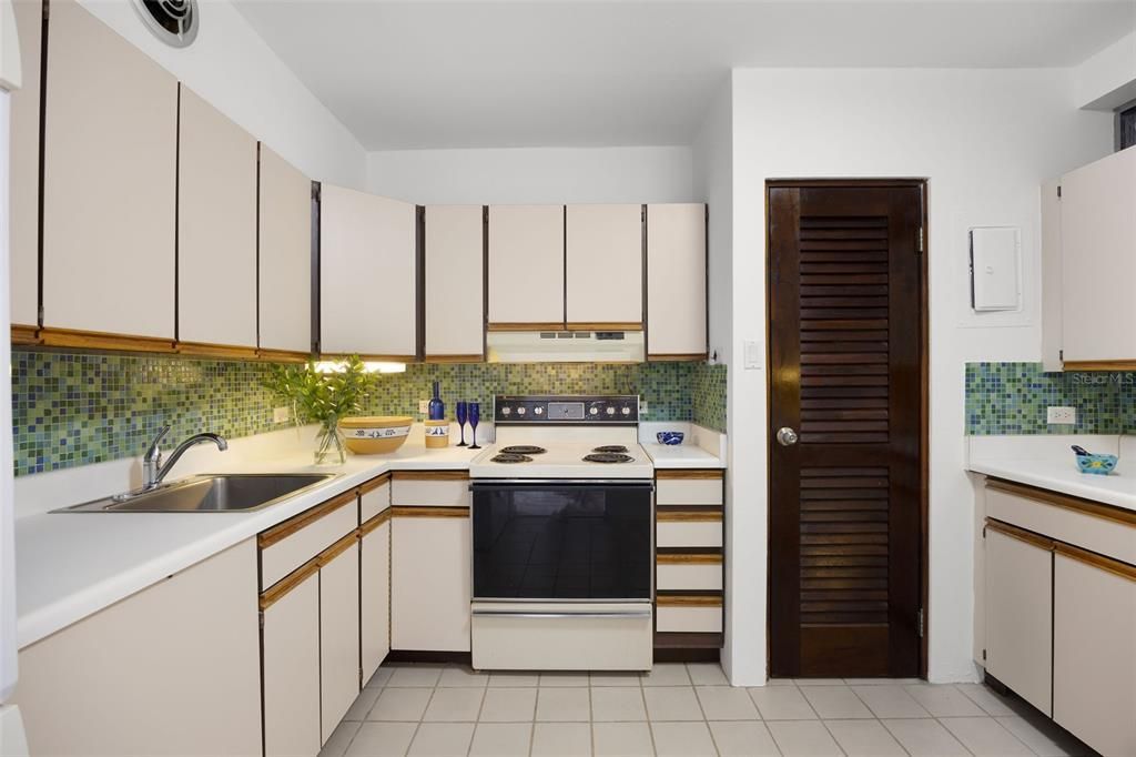 For Sale: $685,000 (3 beds, 3 baths, 1458 Square Feet)