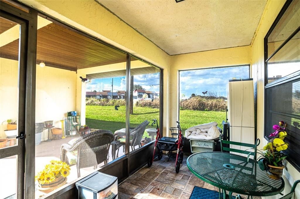 На продажу: $159,000 (2 спален, 2 ванн, 952 Квадратных фут)