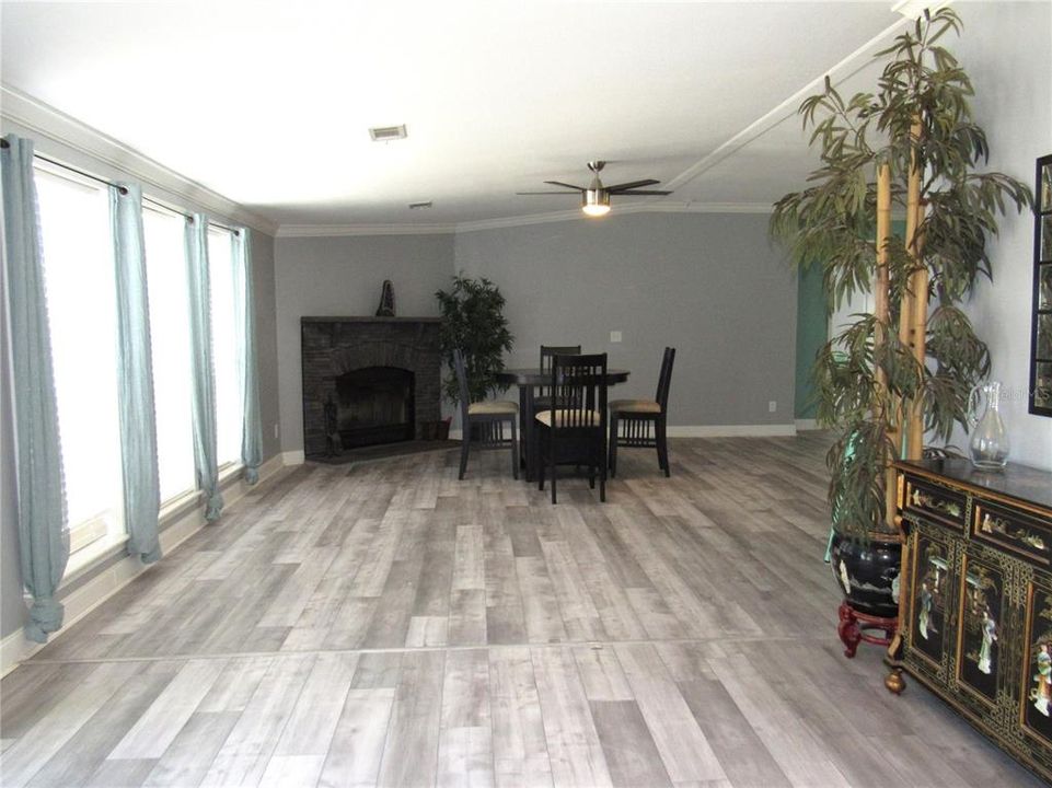 En Venta: $549,000 (4 camas, 3 baños, 2960 Pies cuadrados)