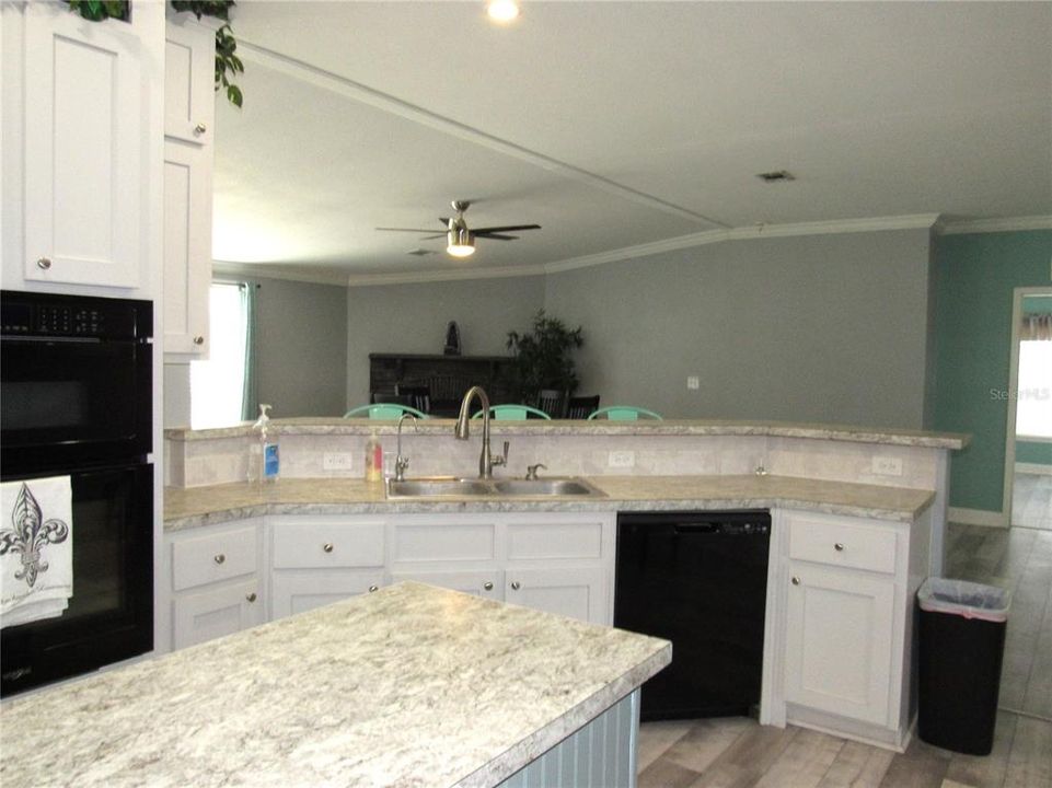 En Venta: $549,000 (4 camas, 3 baños, 2960 Pies cuadrados)