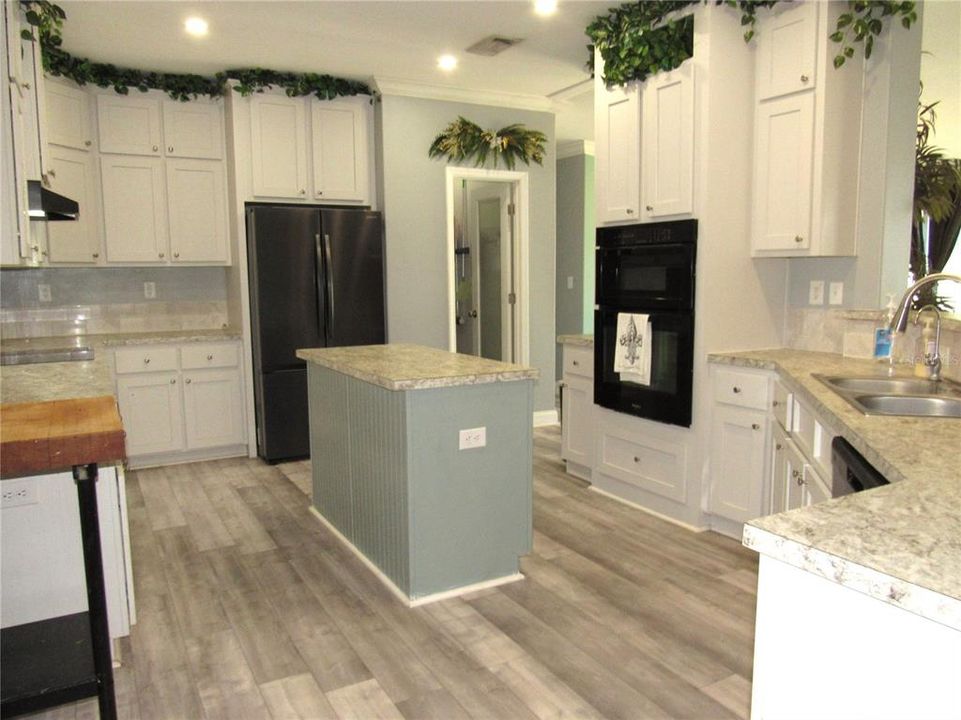 En Venta: $549,000 (4 camas, 3 baños, 2960 Pies cuadrados)