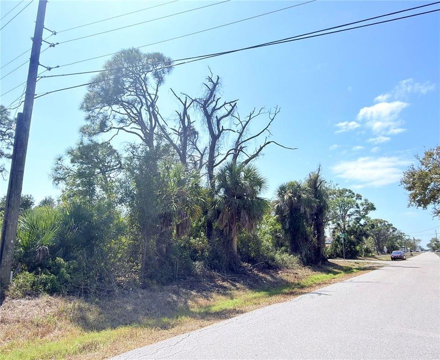 На продажу: $39,000 (0.17 acres)