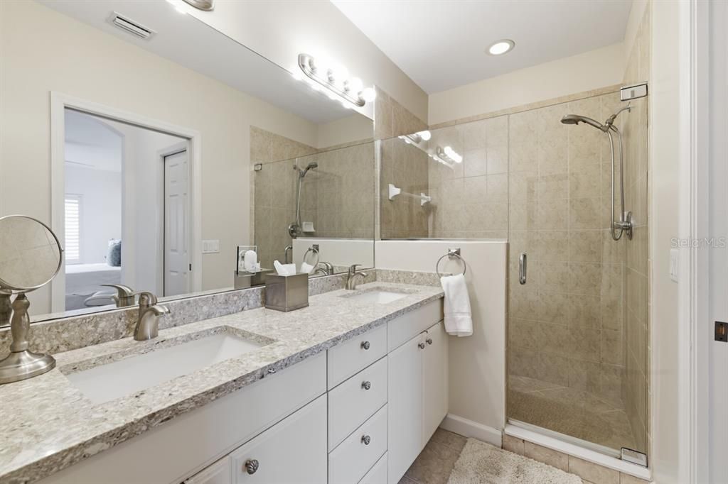 En Venta: $340,000 (2 camas, 2 baños, 1246 Pies cuadrados)