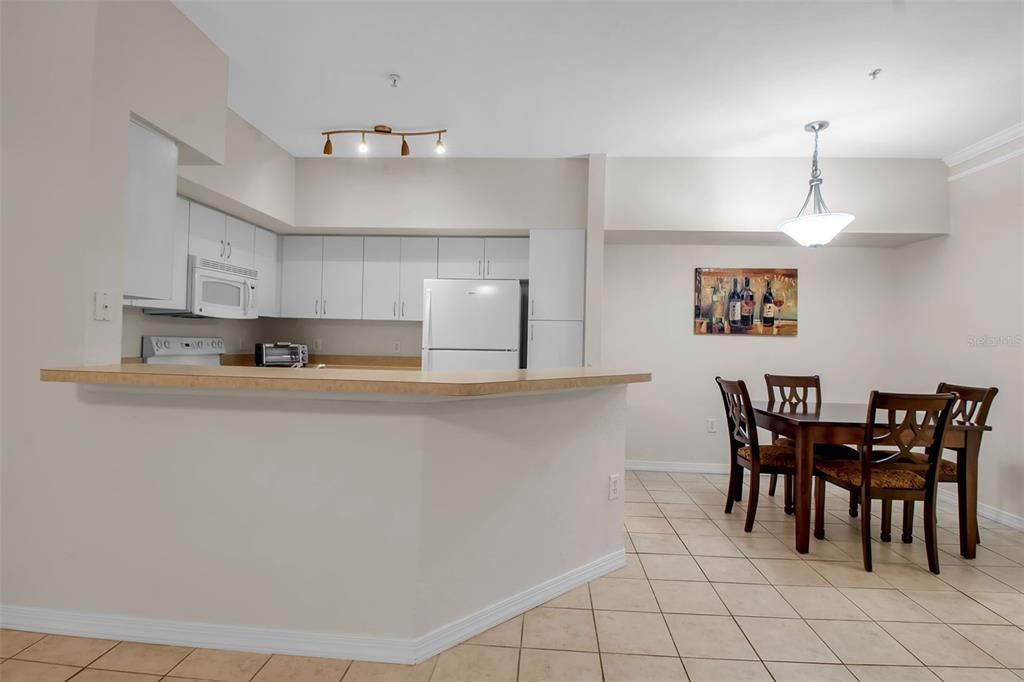 Activo con contrato: $219,900 (2 camas, 2 baños, 1089 Pies cuadrados)