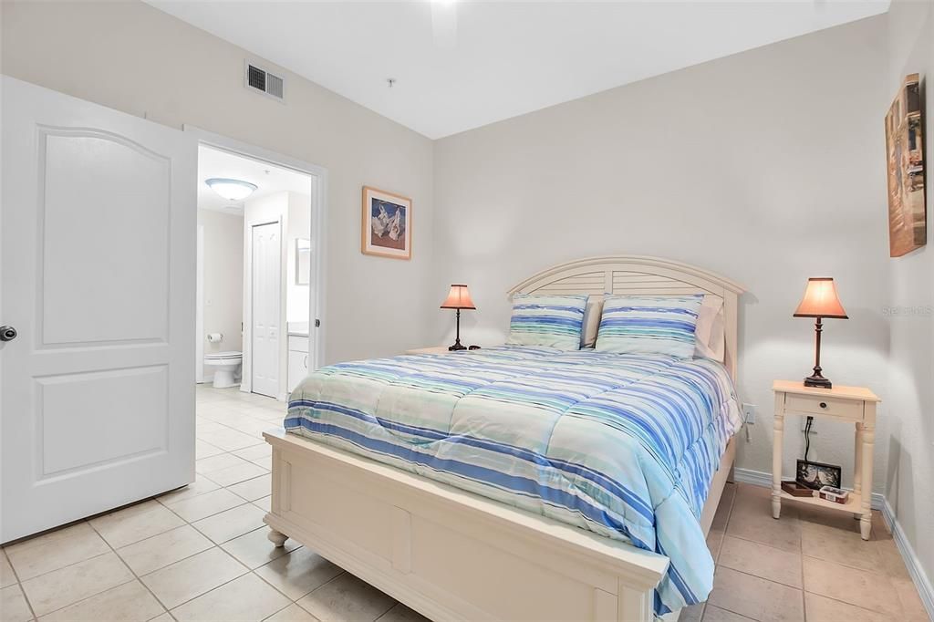 Activo con contrato: $219,900 (2 camas, 2 baños, 1089 Pies cuadrados)