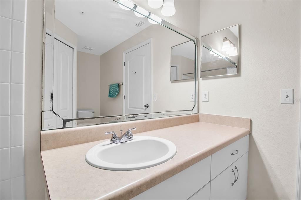 Activo con contrato: $219,900 (2 camas, 2 baños, 1089 Pies cuadrados)