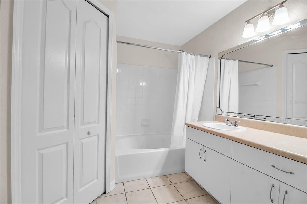 Activo con contrato: $219,900 (2 camas, 2 baños, 1089 Pies cuadrados)