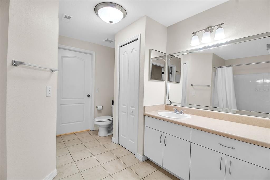 Activo con contrato: $219,900 (2 camas, 2 baños, 1089 Pies cuadrados)