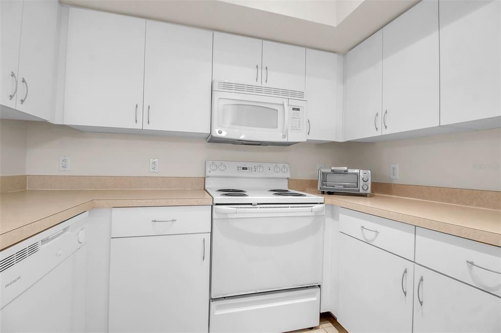 Activo con contrato: $219,900 (2 camas, 2 baños, 1089 Pies cuadrados)