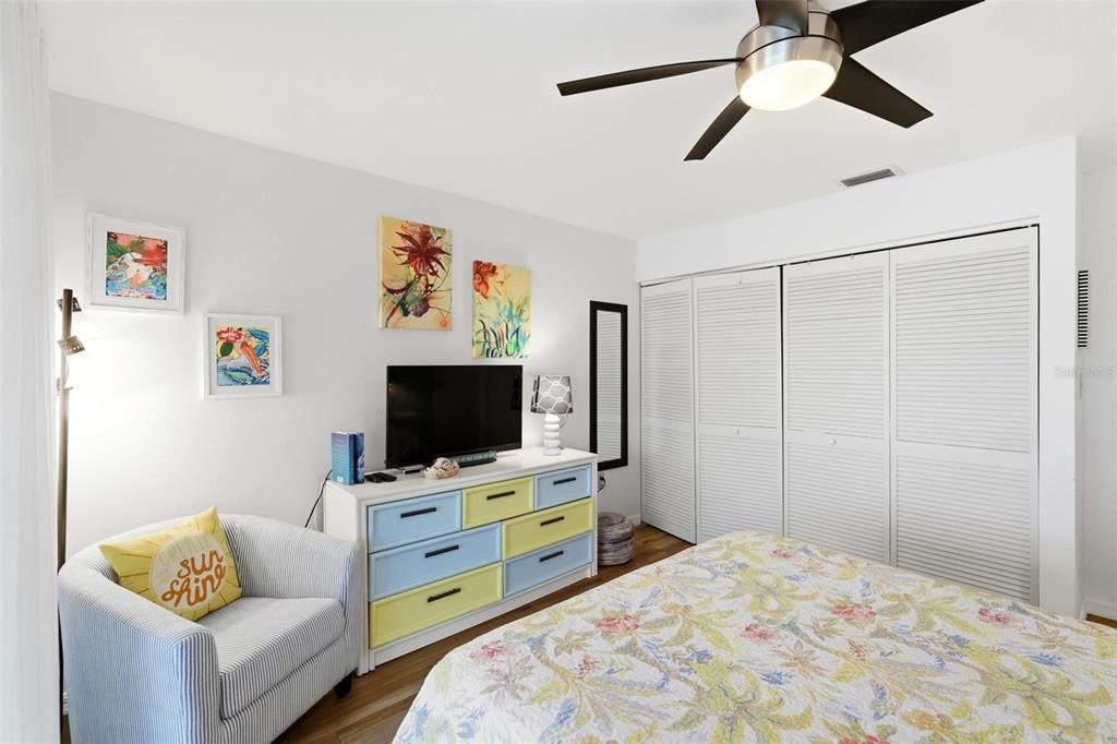 待售: $299,900 (2 贝兹, 2 浴室, 1350 平方英尺)