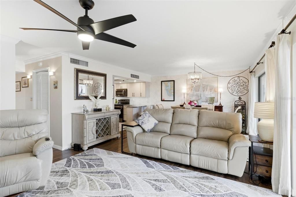 待售: $299,900 (2 贝兹, 2 浴室, 1350 平方英尺)