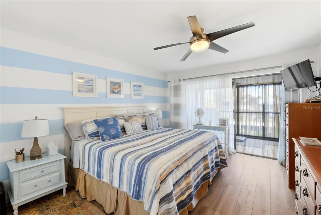 待售: $299,900 (2 贝兹, 2 浴室, 1350 平方英尺)