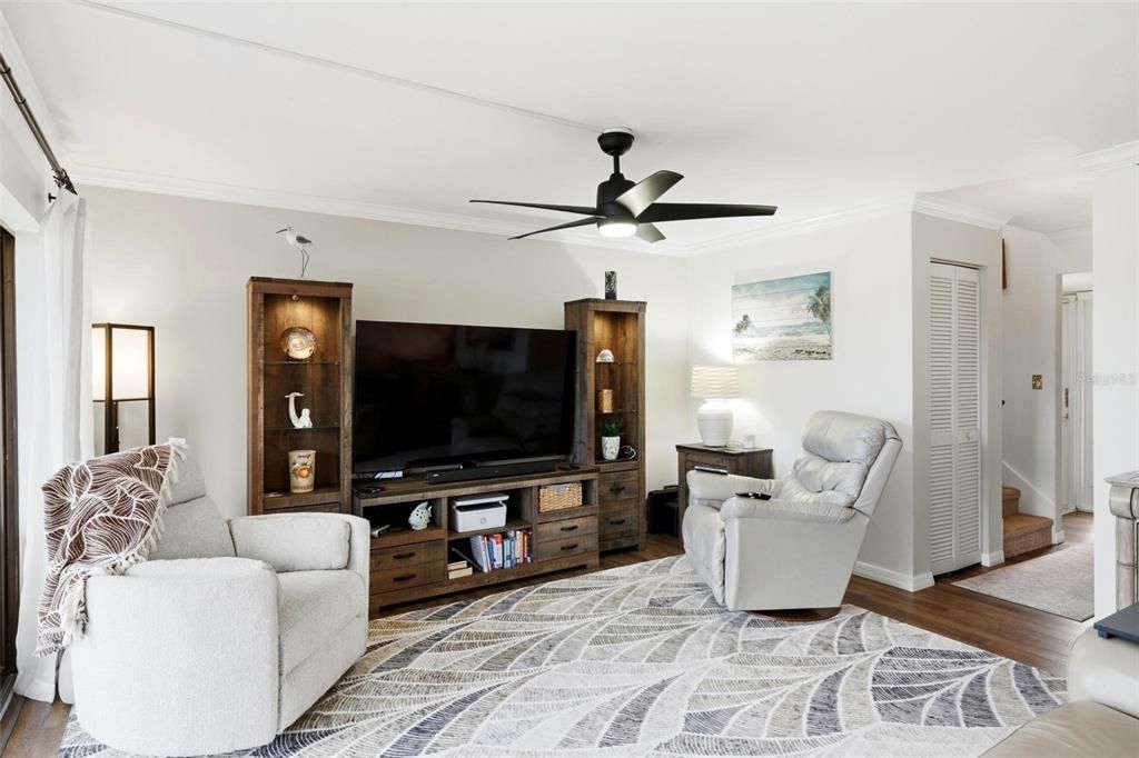 待售: $299,900 (2 贝兹, 2 浴室, 1350 平方英尺)